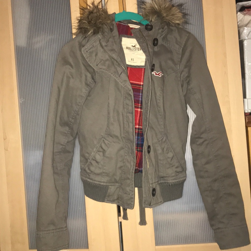 Hollister jacket - Fur lined hooded in Olive - XS